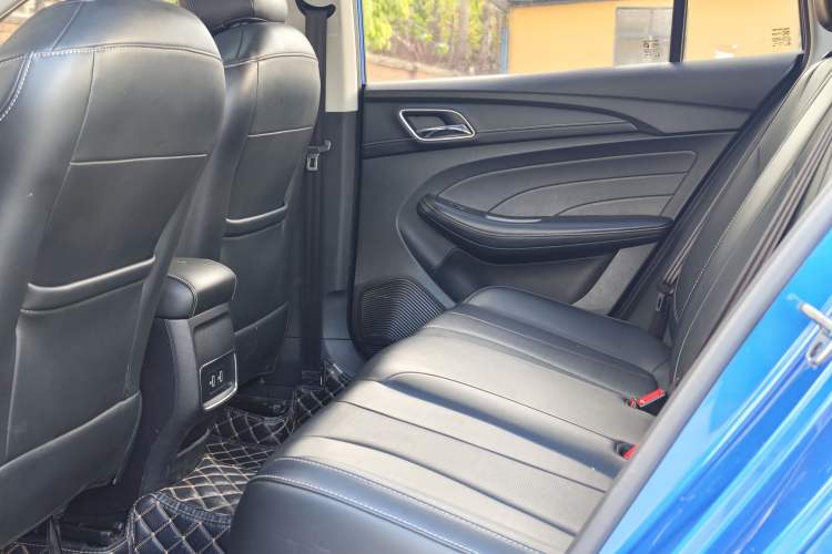Used Roewe i5 2019 1.5L Manual 4G Connect Leehao Flagship Edition Interior 3