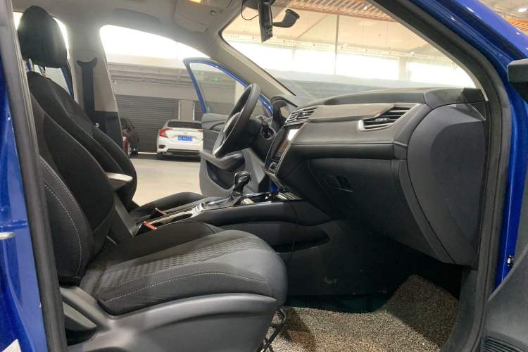 Used Roewe i5 2019 1.5L Automatic 4G Connected Langyue Edition Interior 6