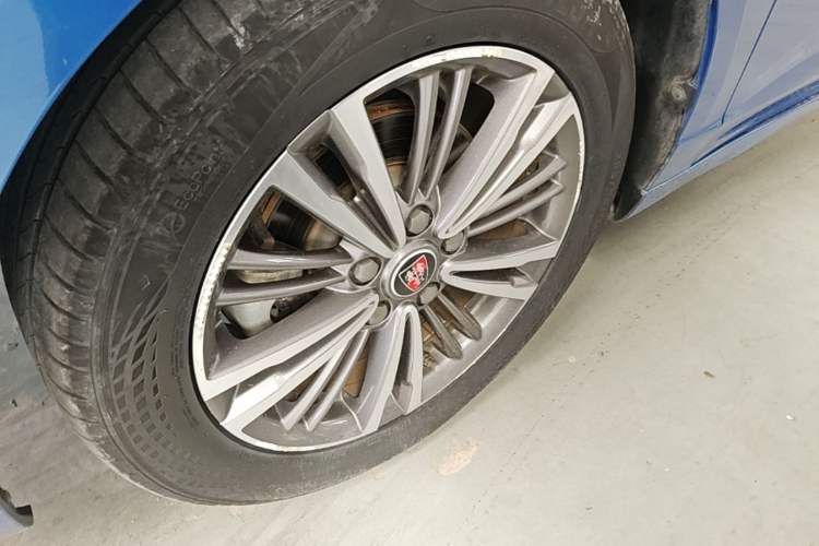 Used Roewe i5 2019 1.5L Automatic 4G Connected Langhao Edition Left Front Wheel Hub
