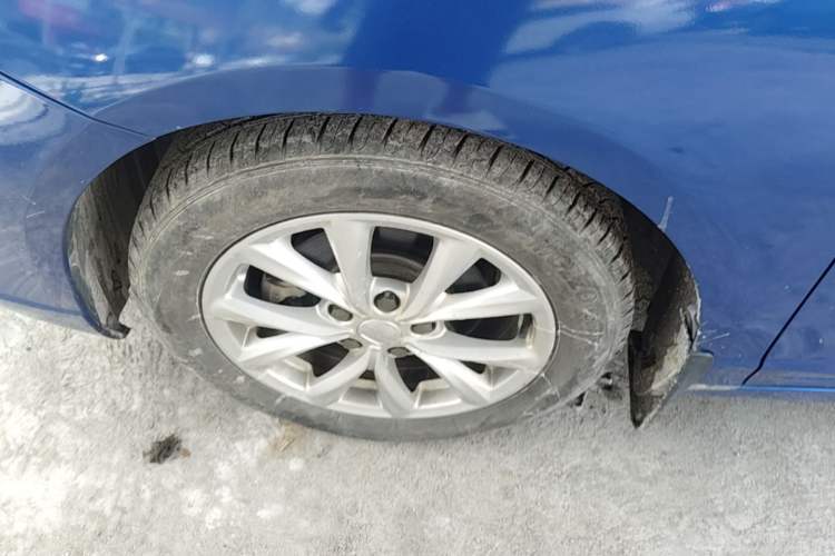 Used Roewe i5 2019 1.5L Automatic 4G Connected Langyue Edition Left Front Wheel Hub