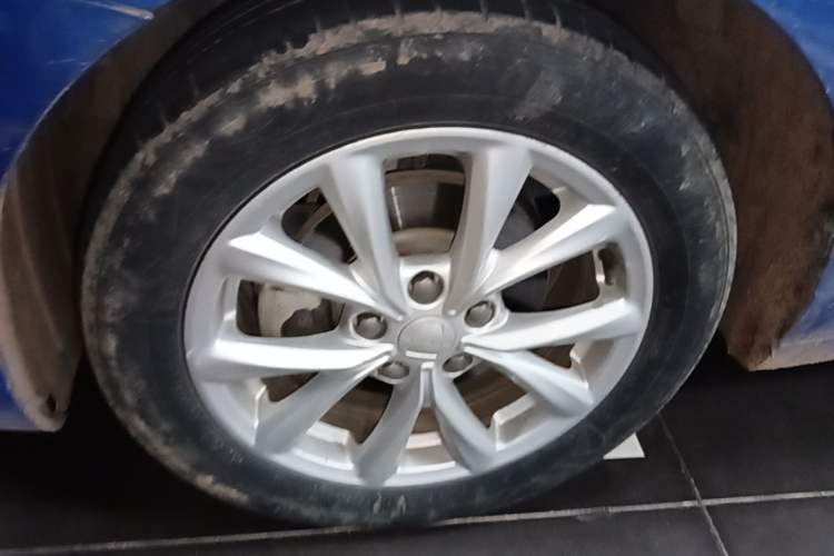 Used Roewe i5 2019 1.5L Automatic 4G Connected Linghao Edition Left Front Wheel Hub