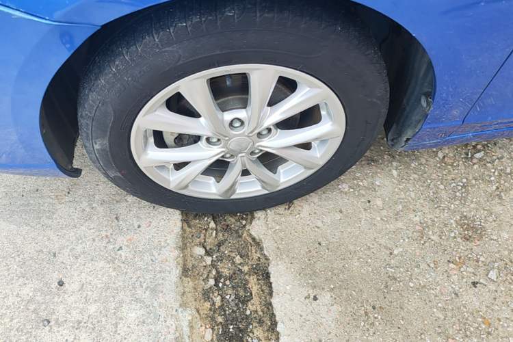 Used Roewe i5 2019 1.5L Automatic 4G Connected Linghao Edition Left Front Wheel Hub