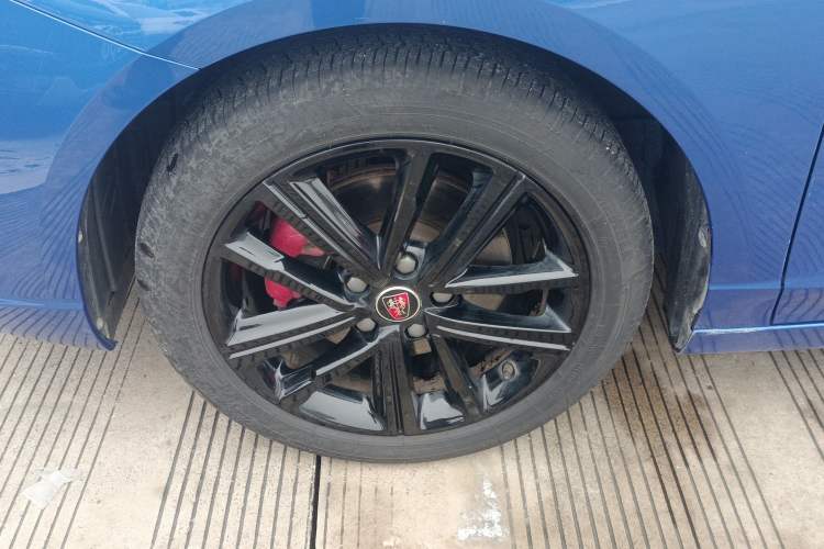 Used Roewe i5 2019 20T Automatic 4G Connect Luxury Flagship Edition Left Front Wheel Hub