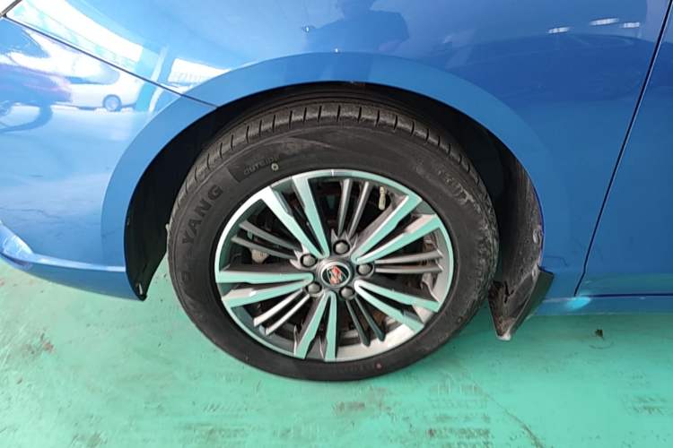 Used Roewe i5 2019 1.5L Automatic 4G Connected Linghao Flagship Edition Left Front Wheel Hub