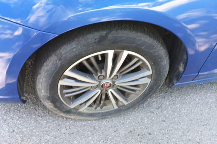 Used Roewe i5 2019 1.5L Automatic 4G Connected Linghao Flagship Edition Left Front Wheel Hub