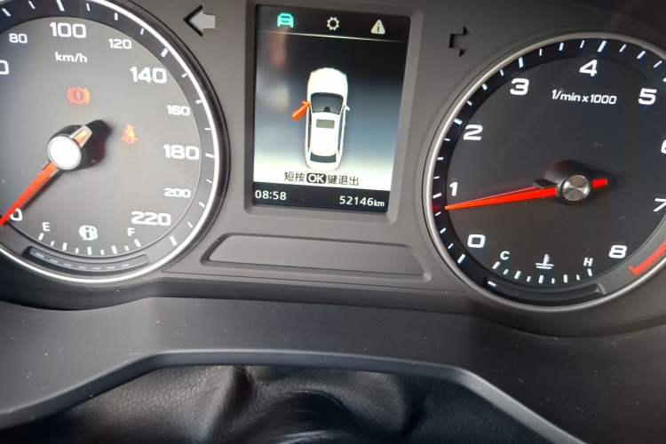 Used Roewe i5 2019 1.5L Manual 4G Connected Langyue Edition Odometer Close Up