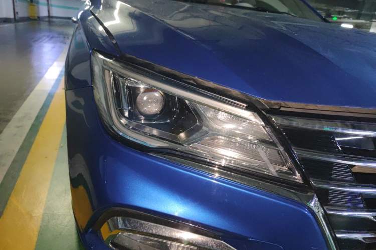 Used Roewe i5 2019 1.5L Automatic 4G Connected Langhao Edition Right Front Headlight