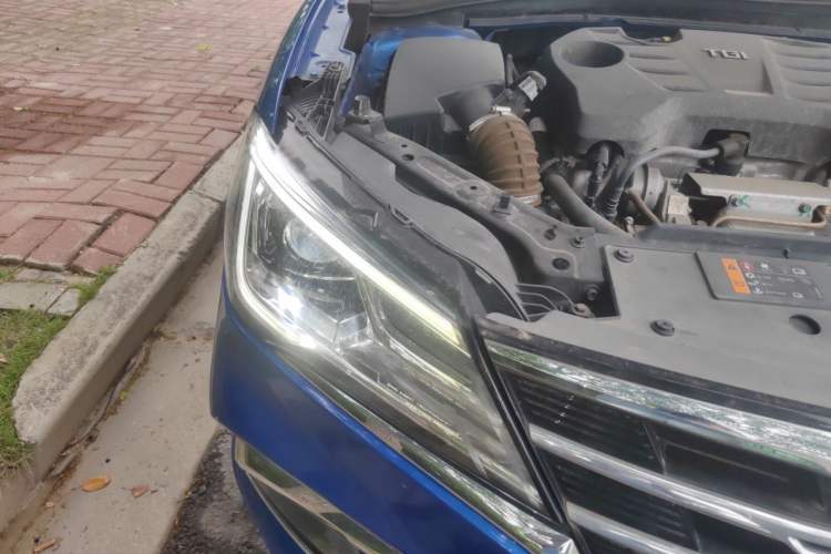 Used Roewe i5 2019 20T Automatic 4G Connect Luxury Flagship Edition Right Front Headlight