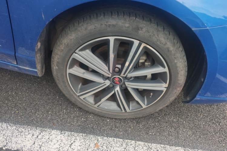 Used Roewe i5 2019 20T Automatic 4G Connected Supercharged Flagship Edition Right Front Wheel Hub