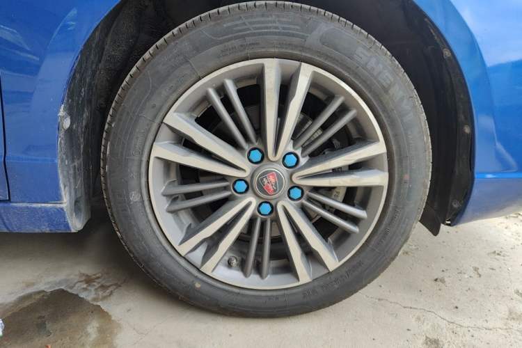 Used Roewe i5 2019 1.5L Automatic 4G Connected Linghao Flagship Edition Right Front Wheel Hub