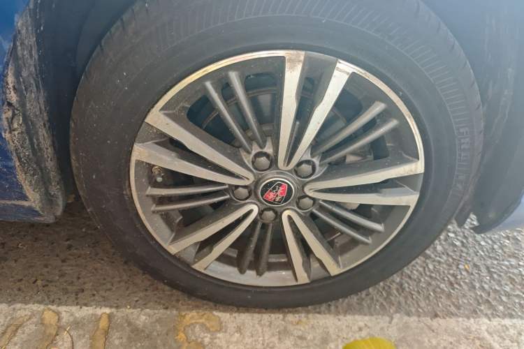 Used Roewe i5 2019 1.5L Automatic 4G Connected Langhao Edition Right Front Wheel Hub