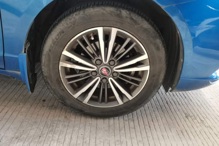 Used Roewe i5 2019 1.5L Automatic 4G Connected Linghao Flagship Edition Right Front Wheel Hub