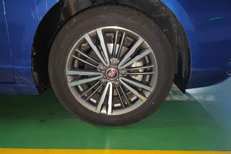 Used Roewe i5 2019 1.5L Automatic 4G Connected Langhao Edition Right Front Wheel Hub
