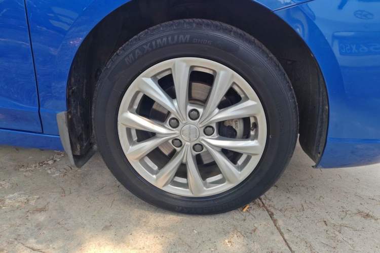 Used Roewe i5 2019 1.5L Automatic 4G Connected Langyue Edition Right Front Wheel Hub