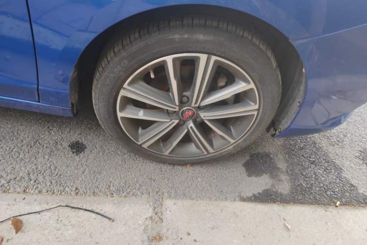 Used Roewe i5 2019 20T Automatic 4G Connect Luxury Flagship Edition Right Front Wheel Hub
