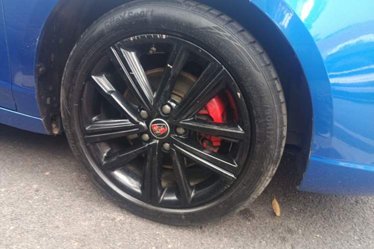 Used Roewe i5 2019 20T Automatic 4G Connected Supercharged Flagship Edition Right Front Wheel Hub