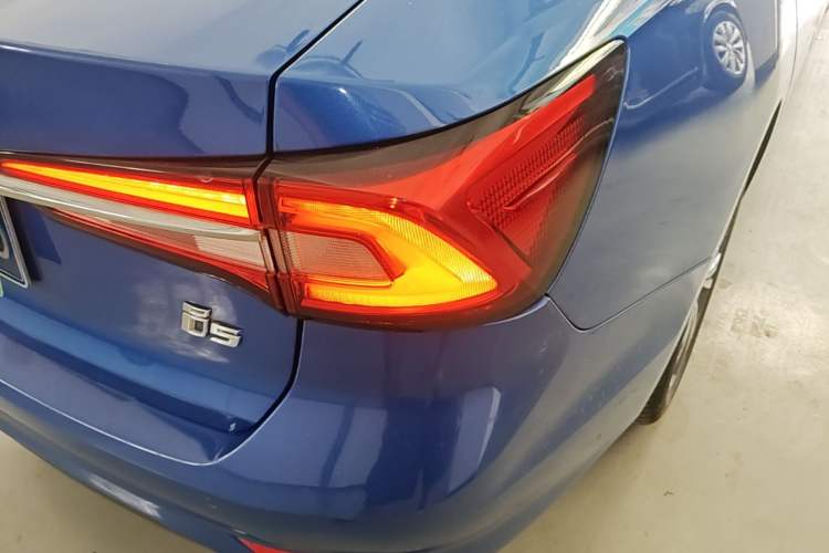 Used Roewe i5 2019 1.5L Automatic 4G Connected Langhao Edition Right Rear Taillight