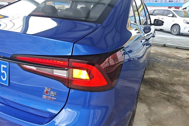 Used Roewe i5 2019 GL 20T Automatic 4G Connected & Ultra-Cool Play Edition Right Rear Taillight