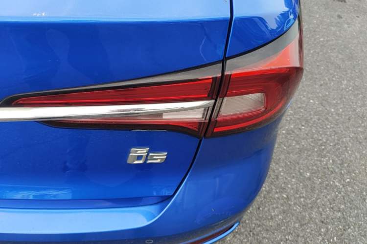 Used Roewe i5 2019 1.5L Manual 4G Connectable Langhao Edition Right Rear Taillight