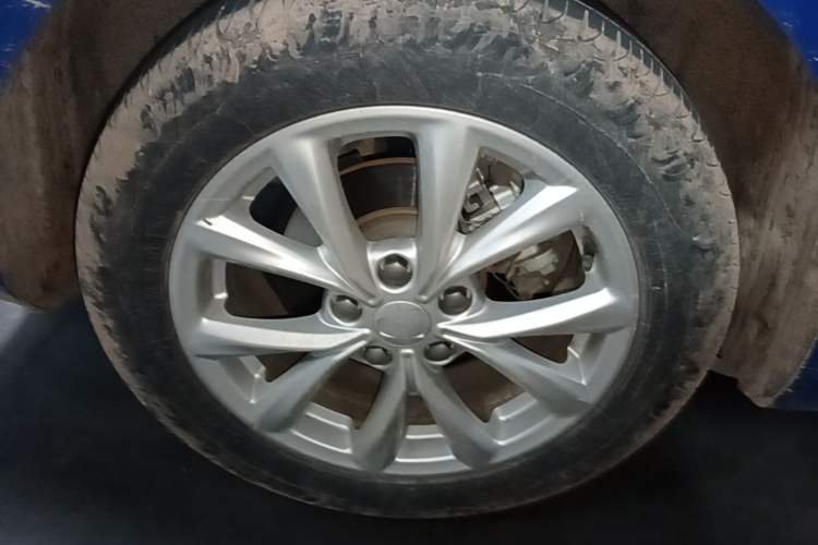 Used Roewe i5 2019 1.5L Automatic 4G Connected Linghao Edition Right Rear Wheel Hub
