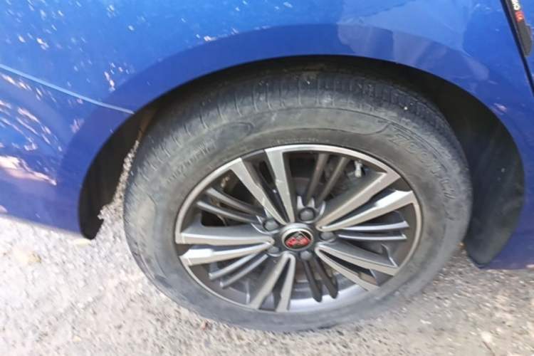 Used Roewe i5 2019 1.5L Automatic 4G Connected Linghao Flagship Edition Right Rear Wheel Hub