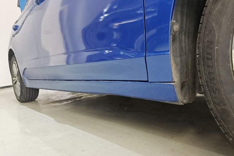 Used Roewe i5 2019 1.5L Automatic 4G Connected Langhao Edition Right Side Sill