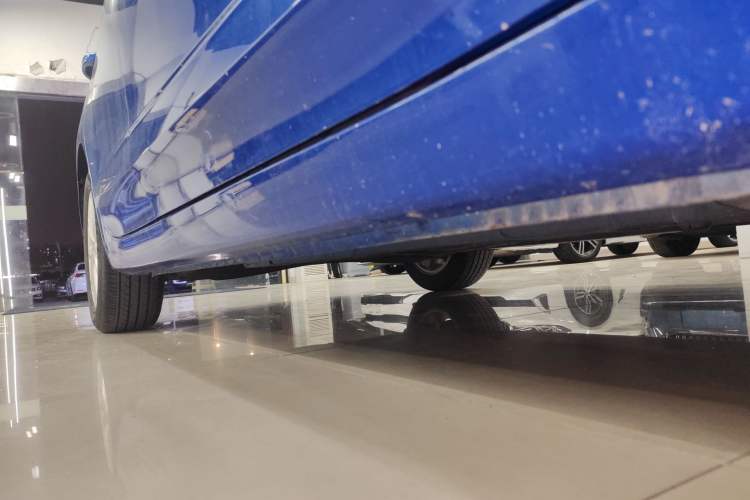 Used Roewe i5 2019 1.5L Manual 4G Connected Langyue Edition Right Side Sill