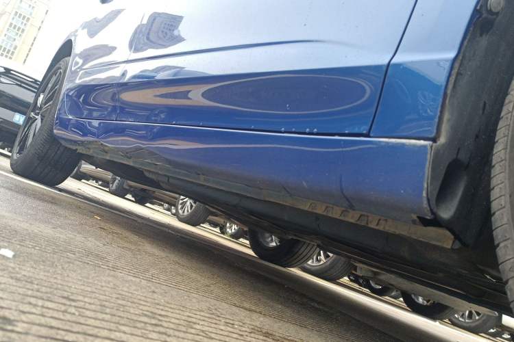 Used Roewe i5 2019 20T Automatic 4G Connect Luxury Flagship Edition Right Side Sill