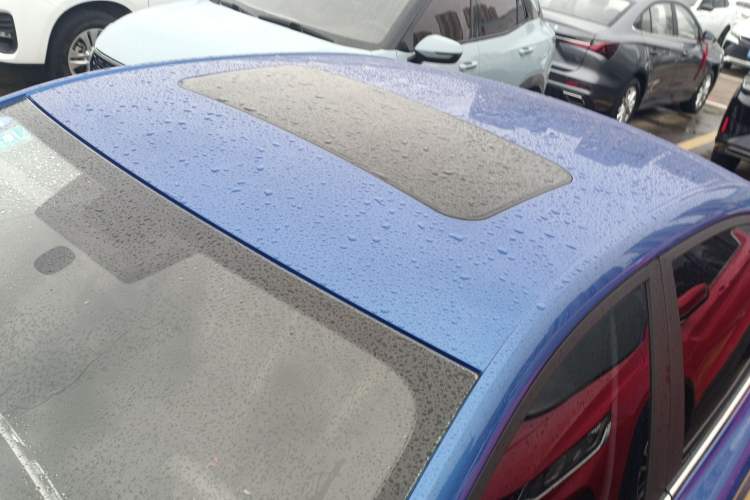 Used Roewe i5 2019 20T Automatic 4G Connect Luxury Flagship Edition Roof