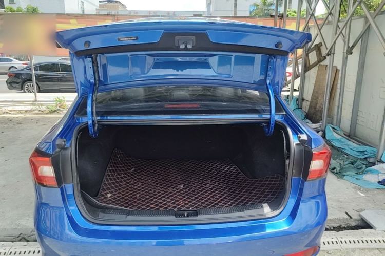 Used Roewe i5 2019 1.5L Automatic 4G Connected Langyue Edition Trunk