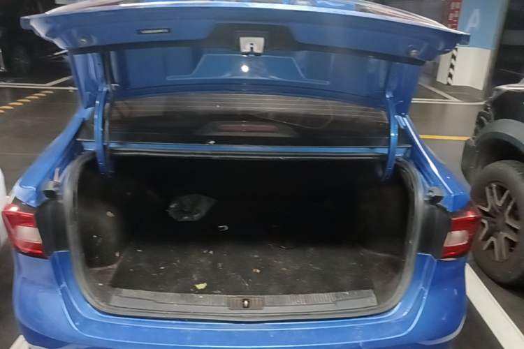 Used Roewe i5 2019 1.5L Automatic 4G Connected Linghao Edition Trunk