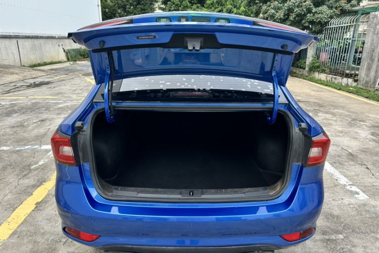 Used Roewe i5 2019 1.5L Automatic 4G Connected Linghao Edition Trunk