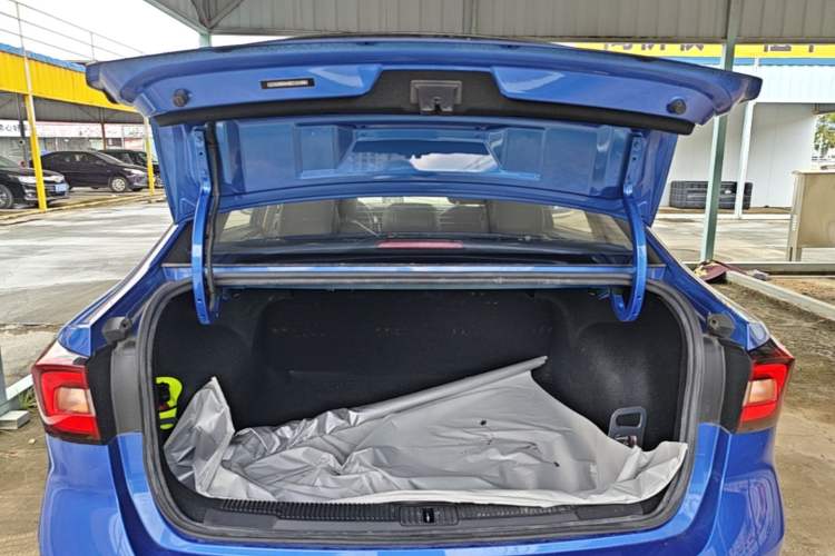 Used Roewe i5 2019 GL 20T Automatic 4G Connected & Ultra-Cool Play Edition Trunk