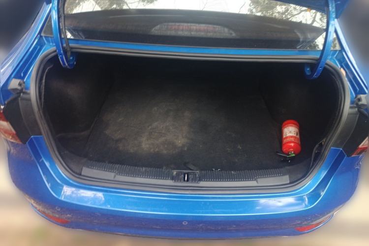 Used Roewe i5 2019 20T Automatic 4G Connected Supercharged Flagship Edition Trunk
