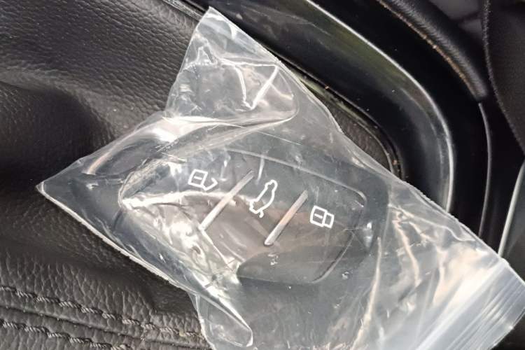 Used Roewe i5 2019 20T Automatic 4G Connected Supercharged Flagship Edition Vehicle Key