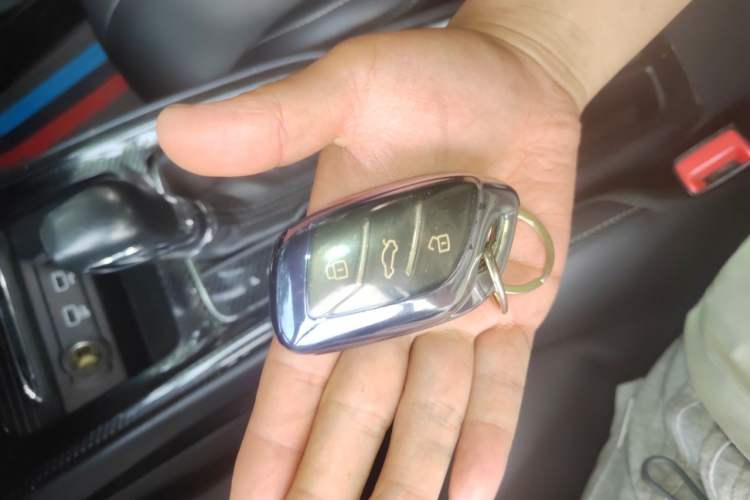 Used Roewe i5 2019 20T Automatic 4G Connect Luxury Flagship Edition Vehicle Key