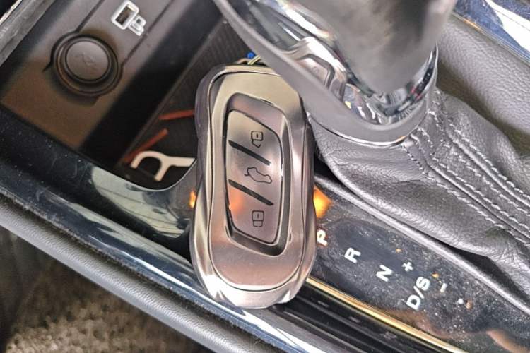 Used Roewe i5 2019 GL 20T Automatic 4G Connected & Ultra-Cool Play Edition Vehicle Key