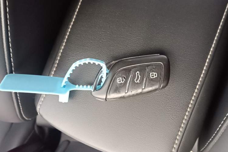 Used Roewe i5 2019 20T Automatic 4G Connect Luxury Flagship Edition Vehicle Key