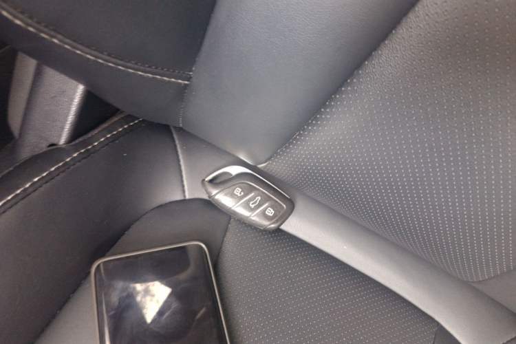 Used Roewe i5 2019 20T Automatic 4G Connected Supercharged Flagship Edition Vehicle Key