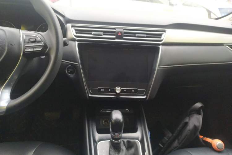 Used Roewe i5 2019 1.5L Automatic 4G Connected Langhao Edition Audio And AC Panel