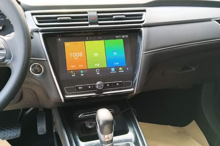 Used Roewe i5 2019 1.5L Automatic 4G Connected Langhao Edition Audio And AC Panel