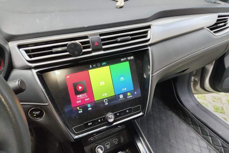 Used Roewe i5 2019 1.5L Automatic 4G Connected Langhao Edition Audio And AC Panel