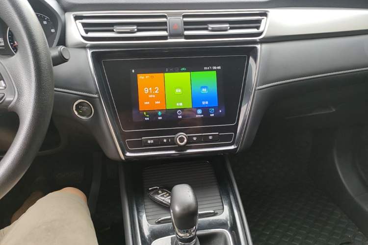 Used Roewe i5 2019 1.5L Automatic 4G Connected Linghao Edition Audio And AC Panel