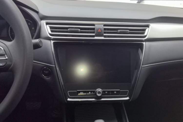 Used Roewe i5 2019 1.5L Automatic 4G Connected Langhao Edition Audio And AC Panel