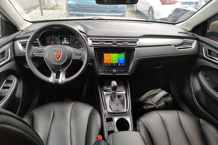 Used Roewe i5 2019 1.5L Automatic 4G Connected Linghao Edition Center Console