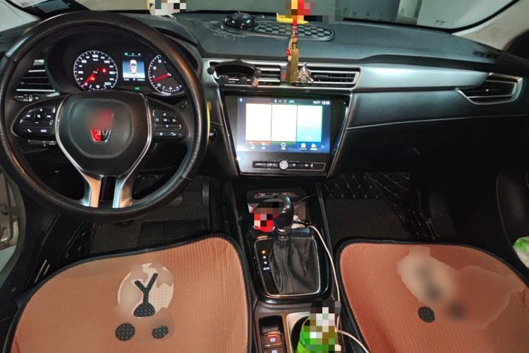 Used Roewe i5 2019 1.5L Automatic 4G Connected Langhao Edition Center Console