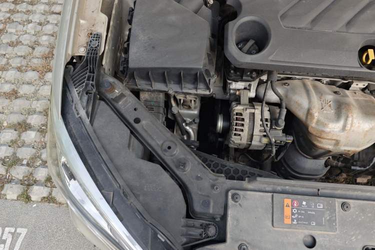 Used Roewe i5 2019 1.5L Automatic 4G Connected Langhao Edition Engine Bay Right