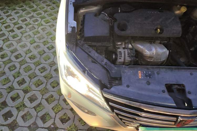 Used Roewe i5 2019 1.5L Automatic 4G Connected Langhao Edition Engine Bay Right