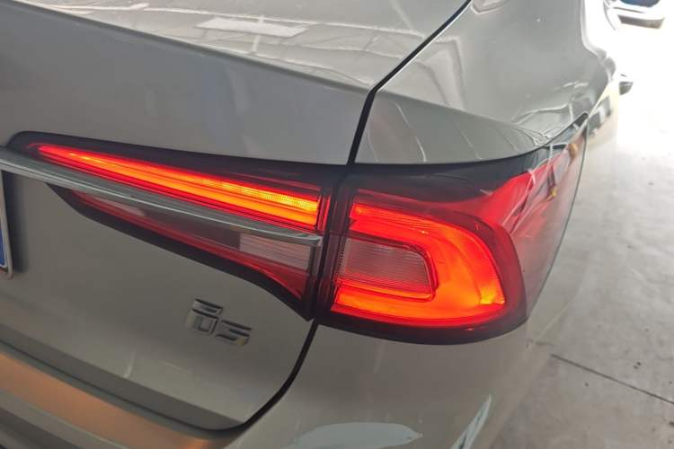Used Roewe i5 2019 1.5L Automatic 4G Connected Langhao Edition Exterior 3