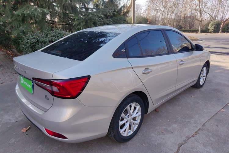 Used Roewe i5 2019 1.5L Manual 4G Connected Langyue Edition Exterior 4